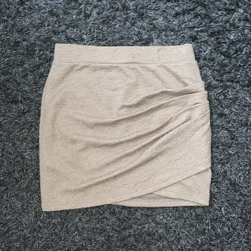 Cute mini skirt!